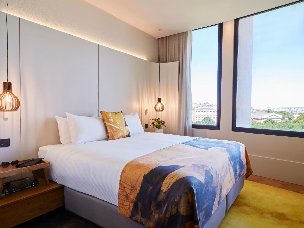 Hotel Crystalbrook Kingsley à Newcastle Extérieur photo A room at the hotel